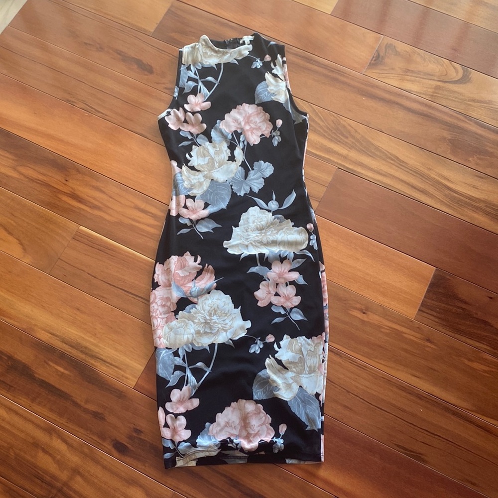 Charlotte Russe form fitting flora lined dress
